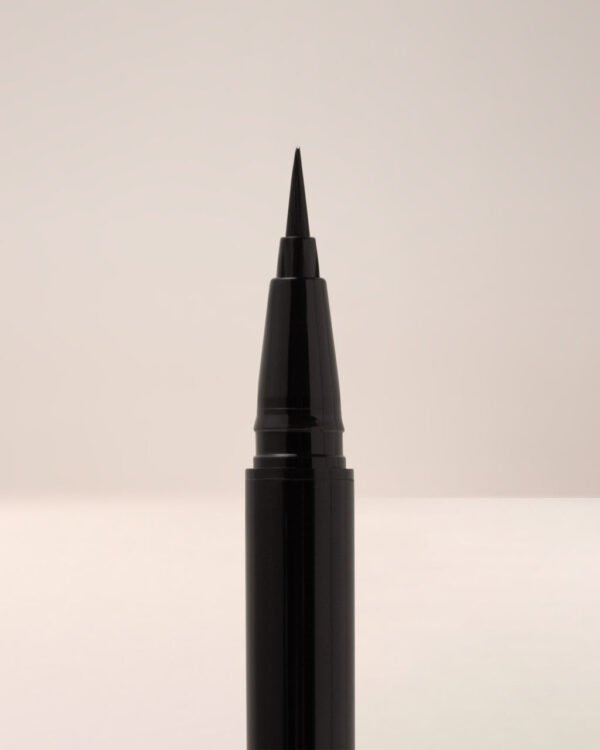 Brush Tip Illustrative Eyeliner